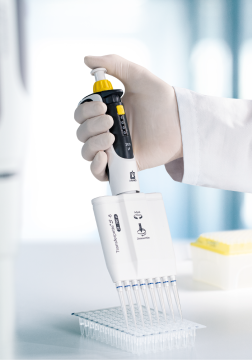 BRAND MID Transferpette® S Ayarlanabilir Otomatik Pipet Seti 2-20 µL, 20-200 µL, 100-1000 µL Pipetler ve Askıları ile Komple